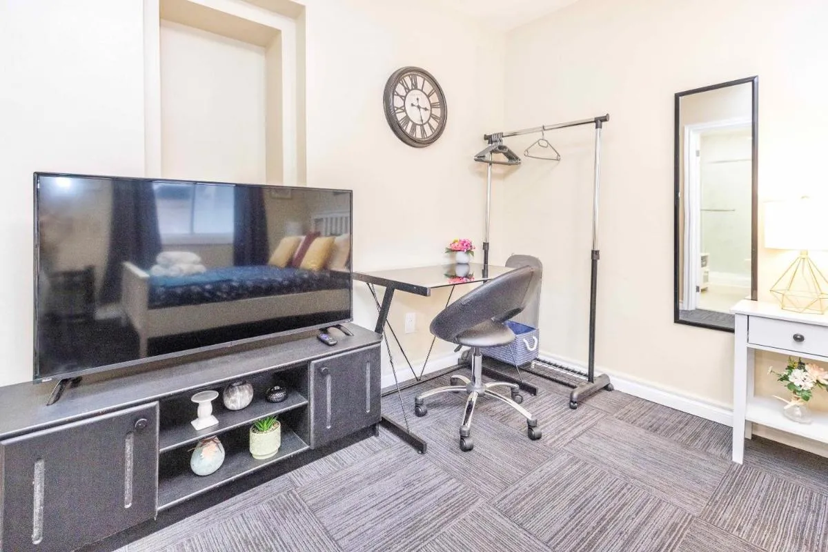 Image 1 of 1BR Apartment in Chinatown – Pet-Friendly