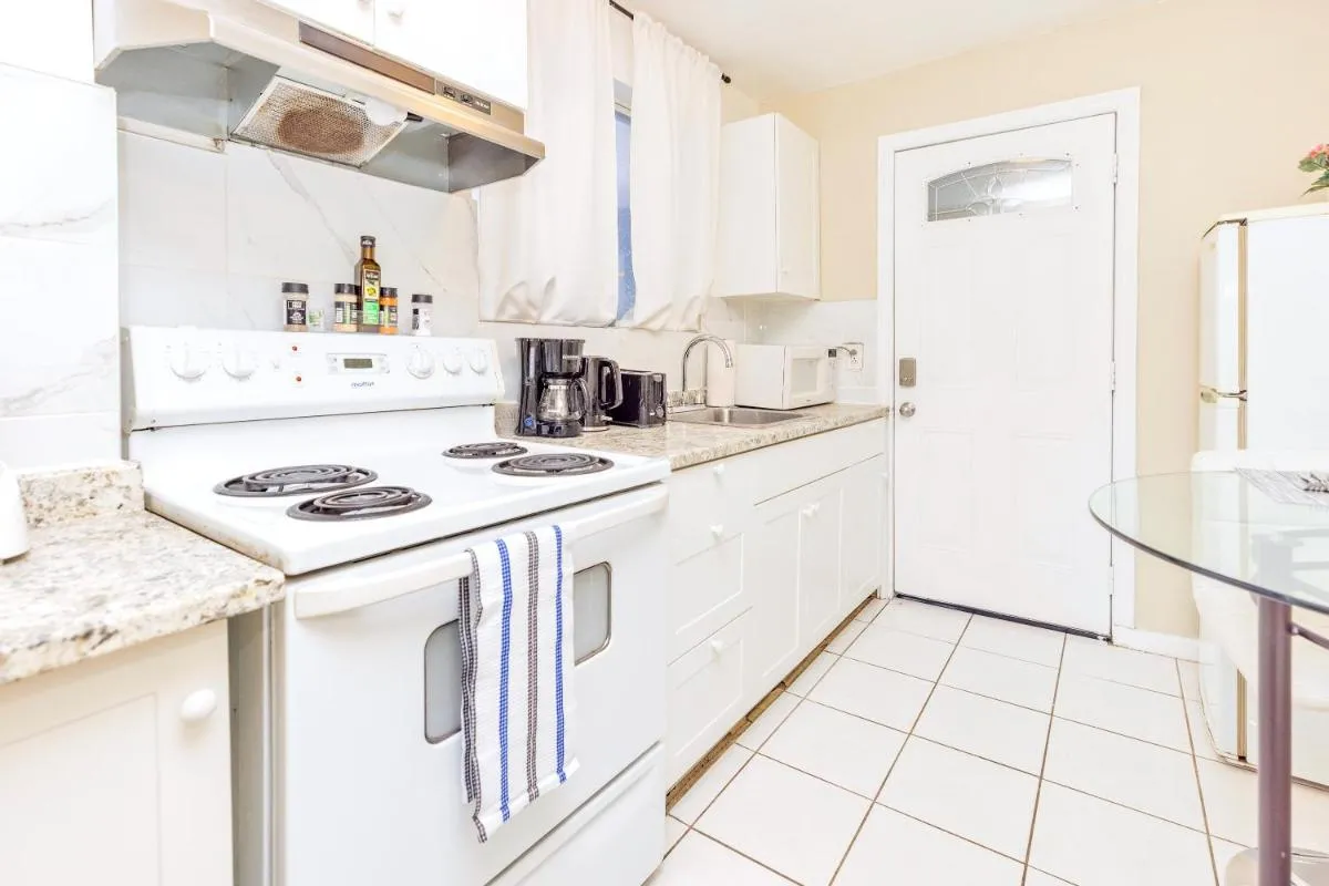 Image 2 of 1BR Apartment in Chinatown – Pet-Friendly