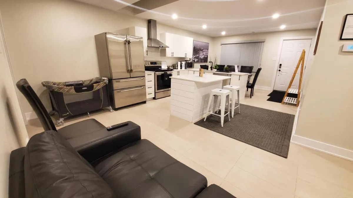 Image 2 of 3 Bedroom Home, 3 Queen Beds, Close To All Amenities