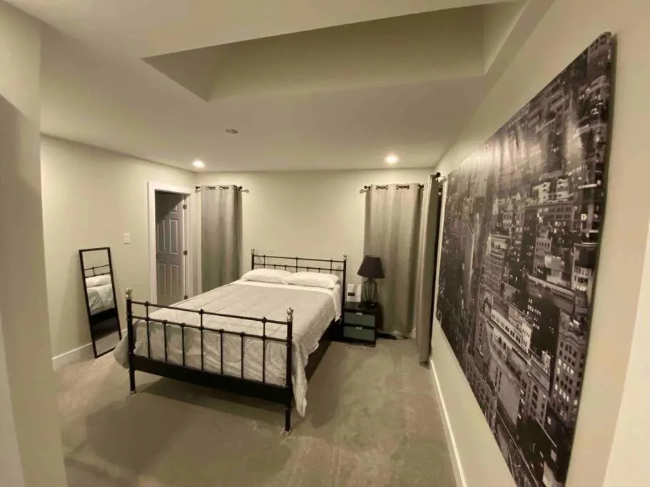 Image 1 of 3 Bedroom Home, 3 Queen Beds, Close To All Amenities