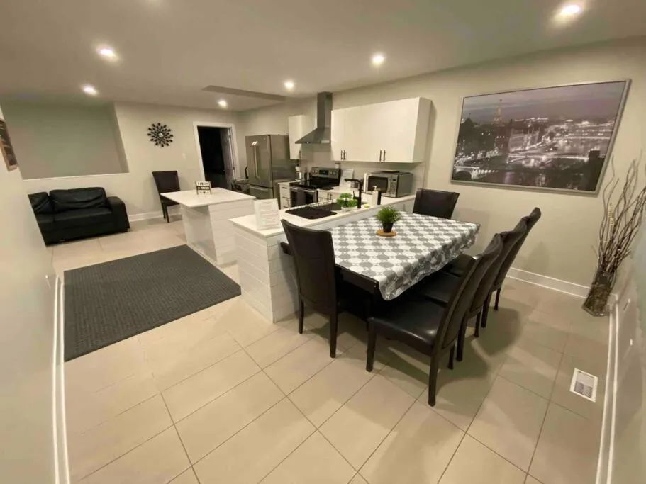 Image of 3 Bedroom Home, 3 Queen Beds, Close To All Amenities