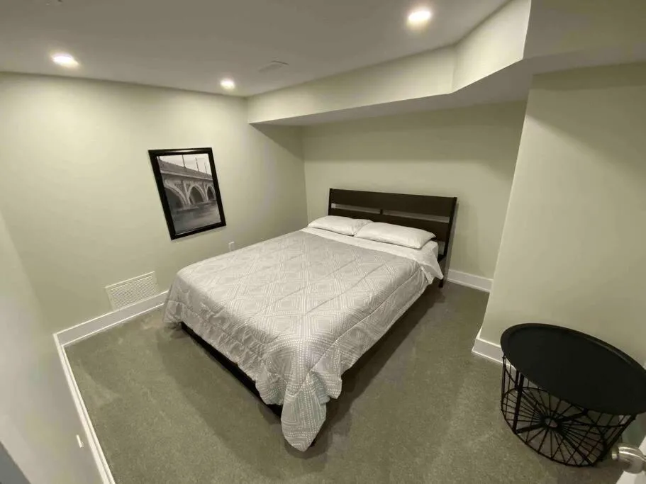 Image 6 of 3 Bedroom Home, 3 Queen Beds, Close To All Amenities