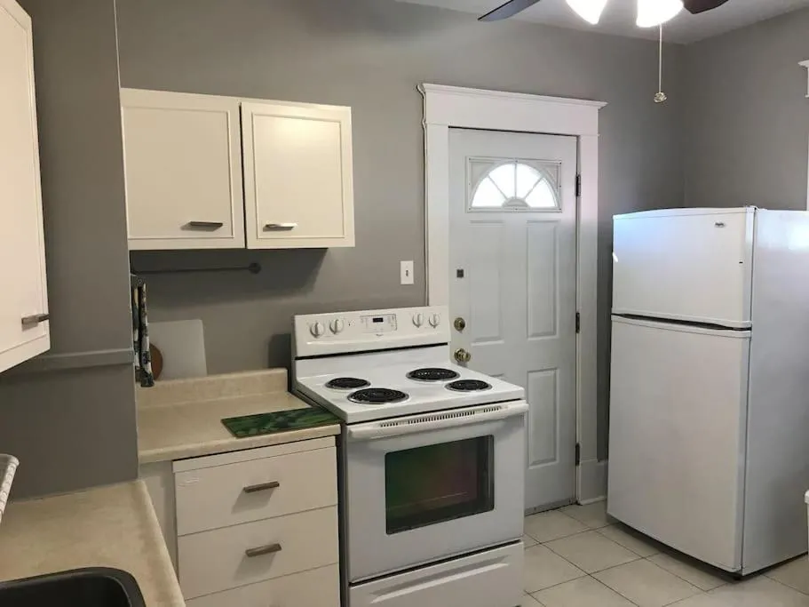 Image 2 of Bright, Clean, Private. In the Heart of Downtown! Parking, Wi-Fi and Netflix included