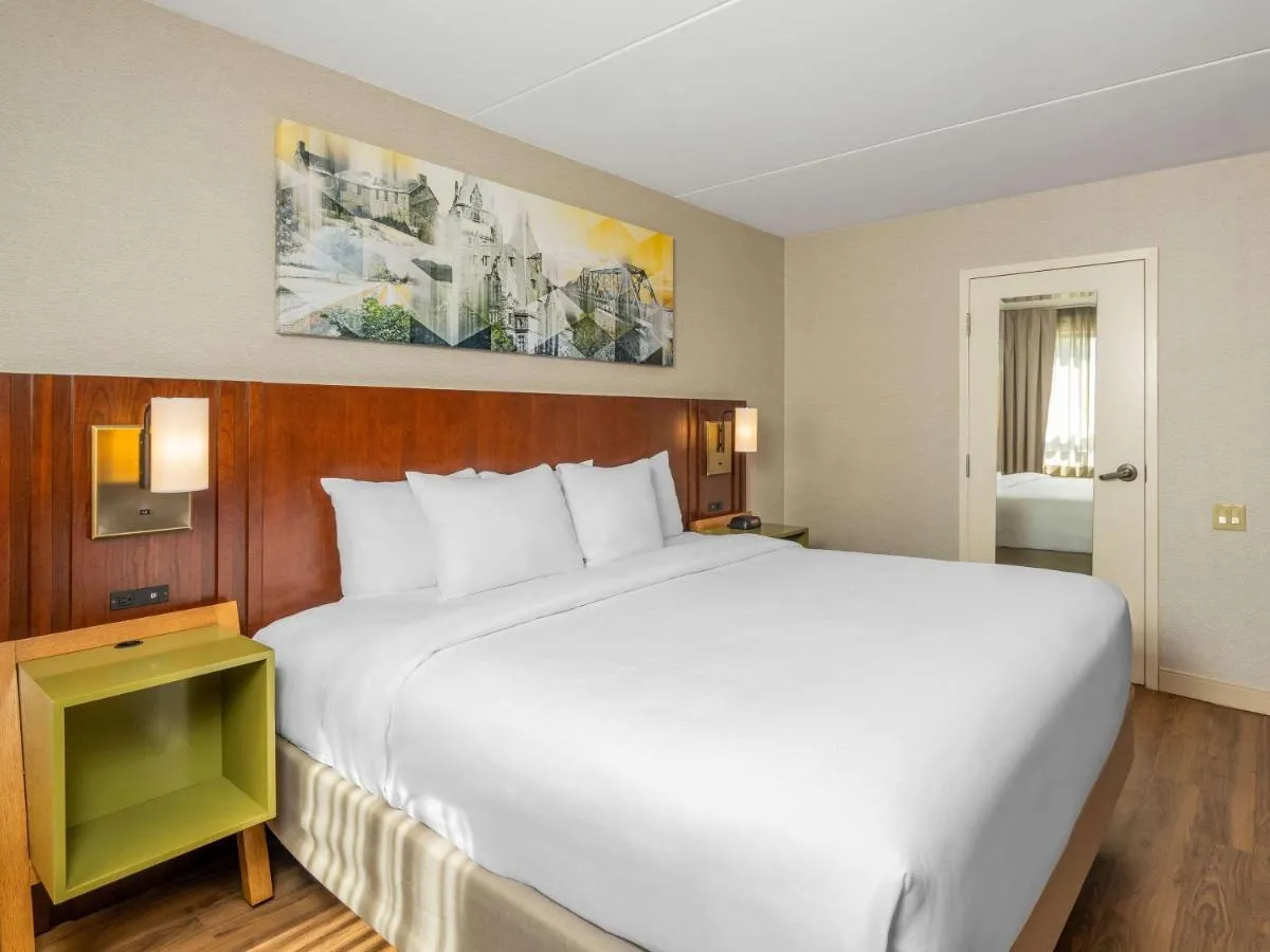 Image 3 of Comfort Inn West