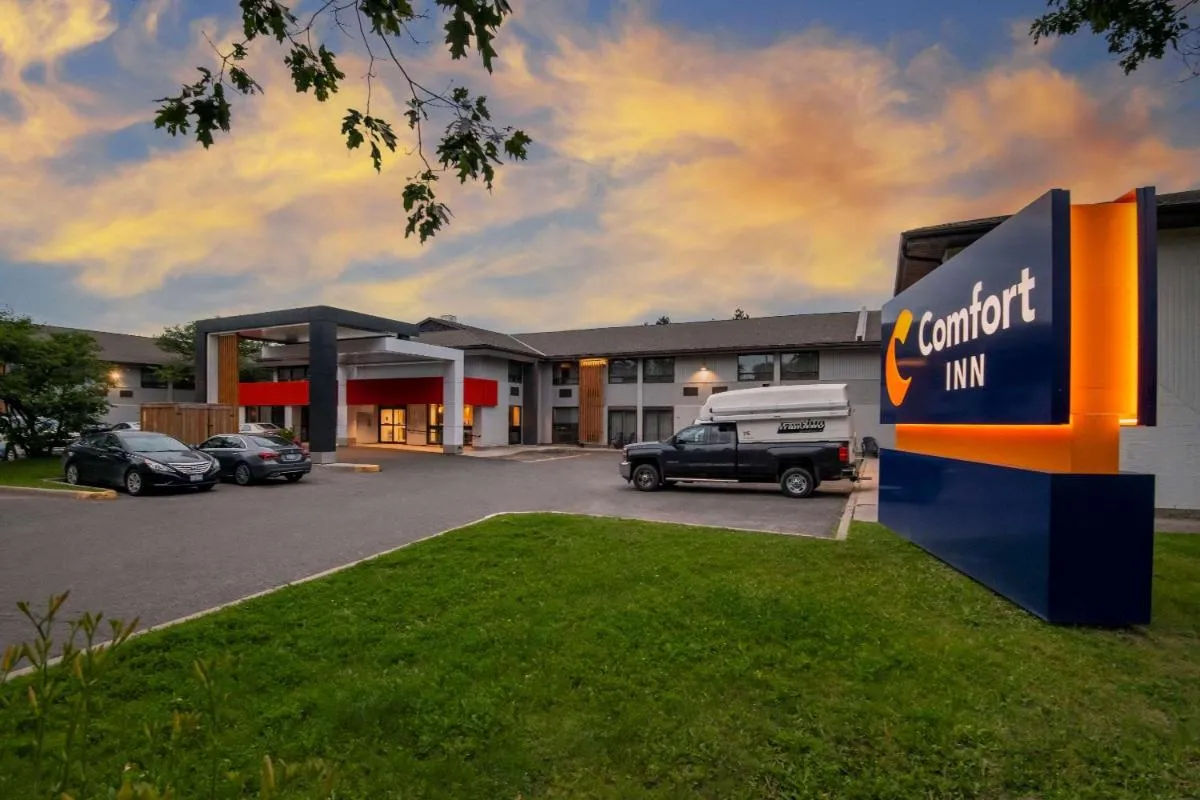 Image 4 of Comfort Inn West