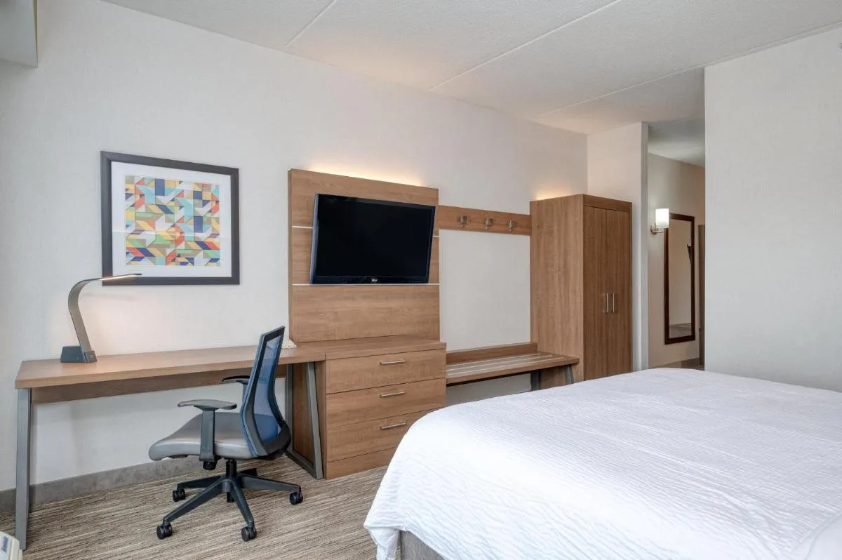 Image 4 of Holiday Inn Express Hotel & Suites Ottawa Airport, an IHG Hotel