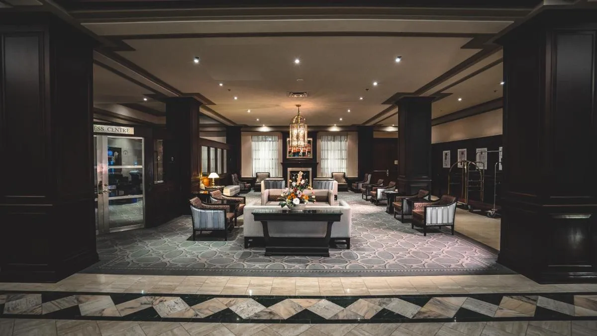 Image 4 of Lord Elgin Hotel