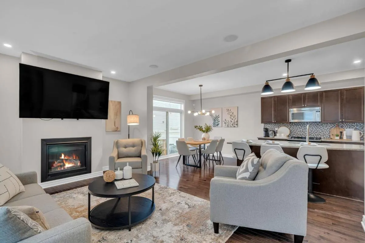 Image 3 of Luxurious and Beautiful, Ottawa