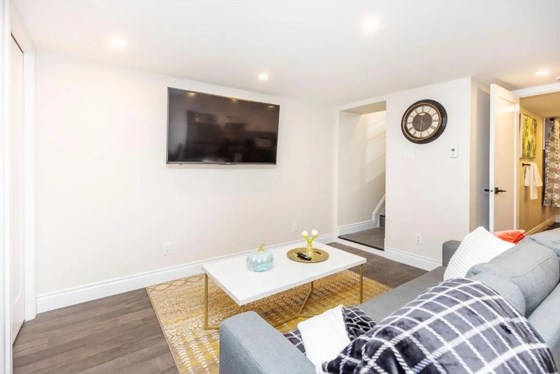 Image of Modern 1BR King Bed near Near Rideau River & DT