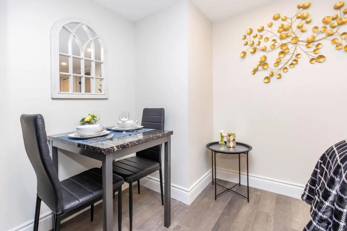 Image 4 of Modern 1BR King Bed near Near Rideau River & DT