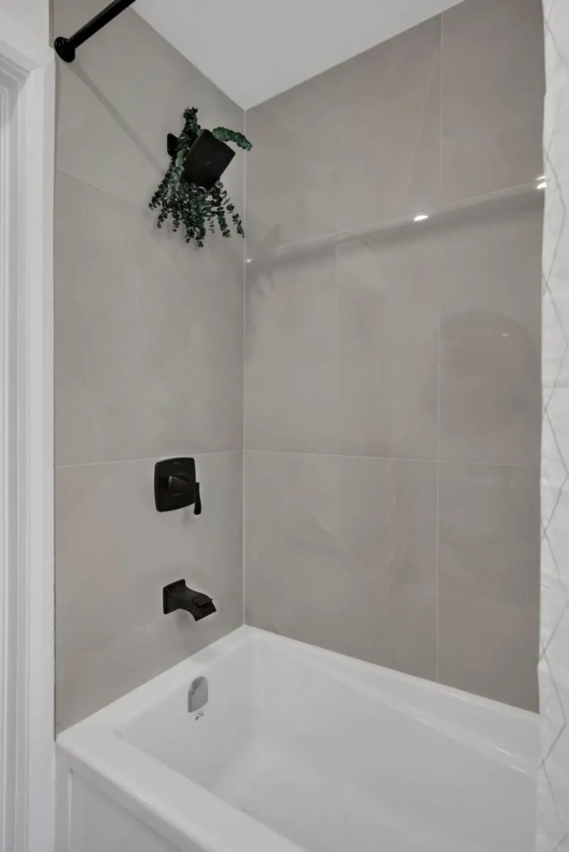 Image 6 of Modern 2BR Apt Near Downtown Ottawa FREE PARKING