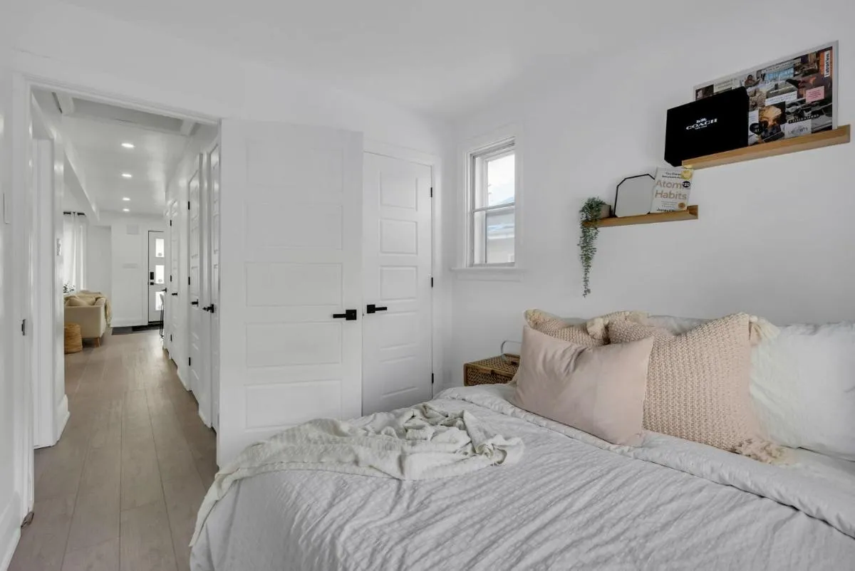 Image 1 of Modern 2BR Apt Near Downtown Ottawa FREE PARKING