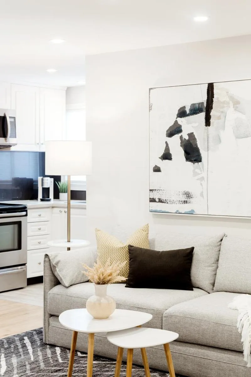 Image 4 of Modern, Luxurious Apartment near Downtown Ottawa