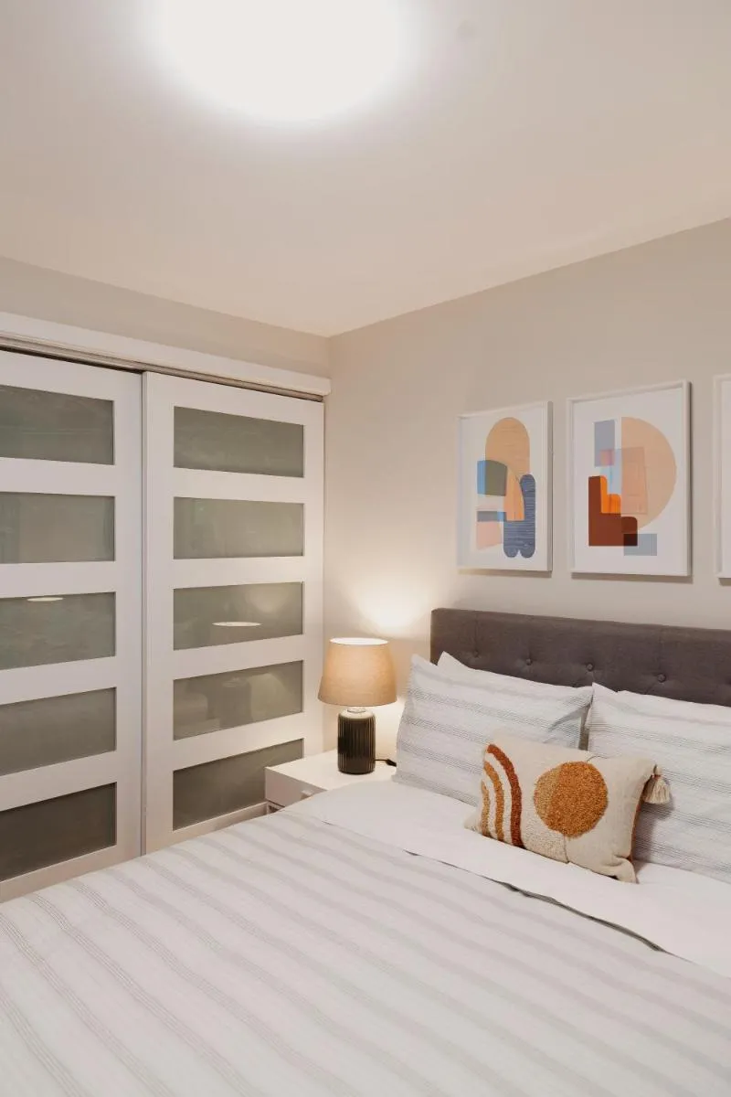 Image 3 of Modern, Luxurious Apartment near Downtown Ottawa