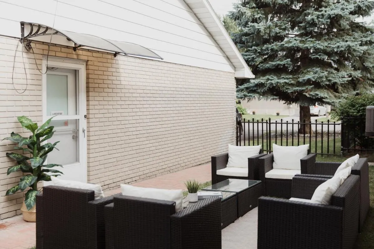 Image 2 of Modern, Luxurious Apartment near Downtown Ottawa