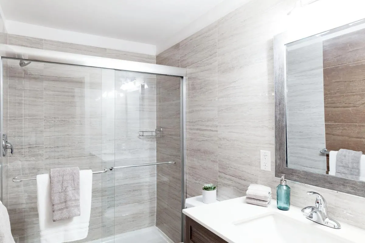 Image 1 of Modern, Luxurious Apartment near Downtown Ottawa