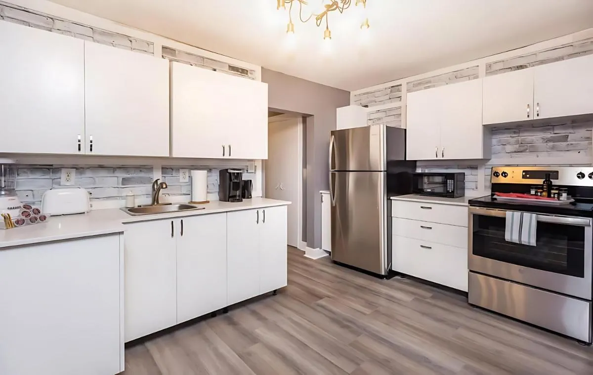 Image 3 of Pet-Friendly – Near University & Byward Market
