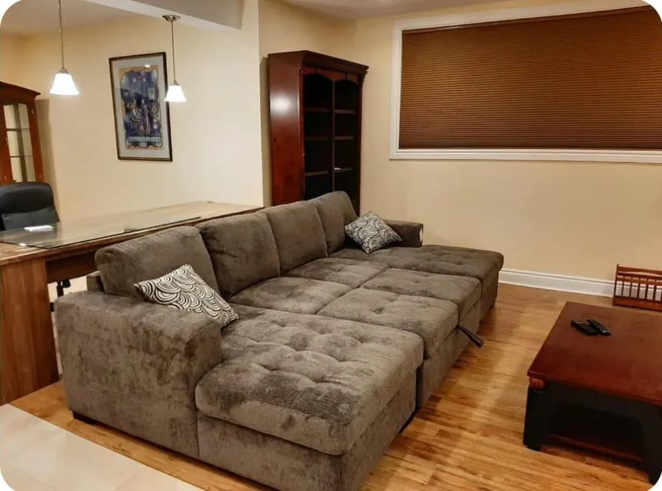 Image 4 of Queen guest apartment