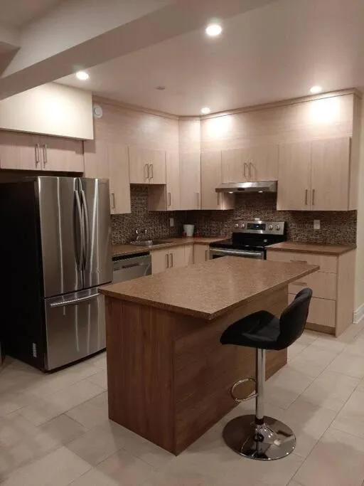 Image 3 of Queen guest apartment