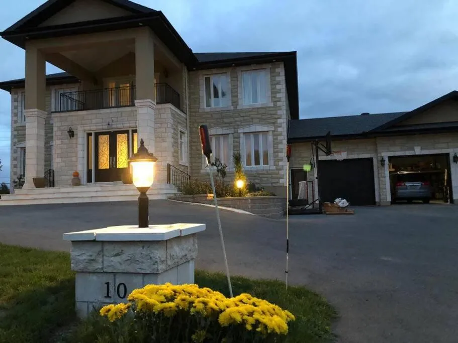 Image 2 of Queen guest apartment