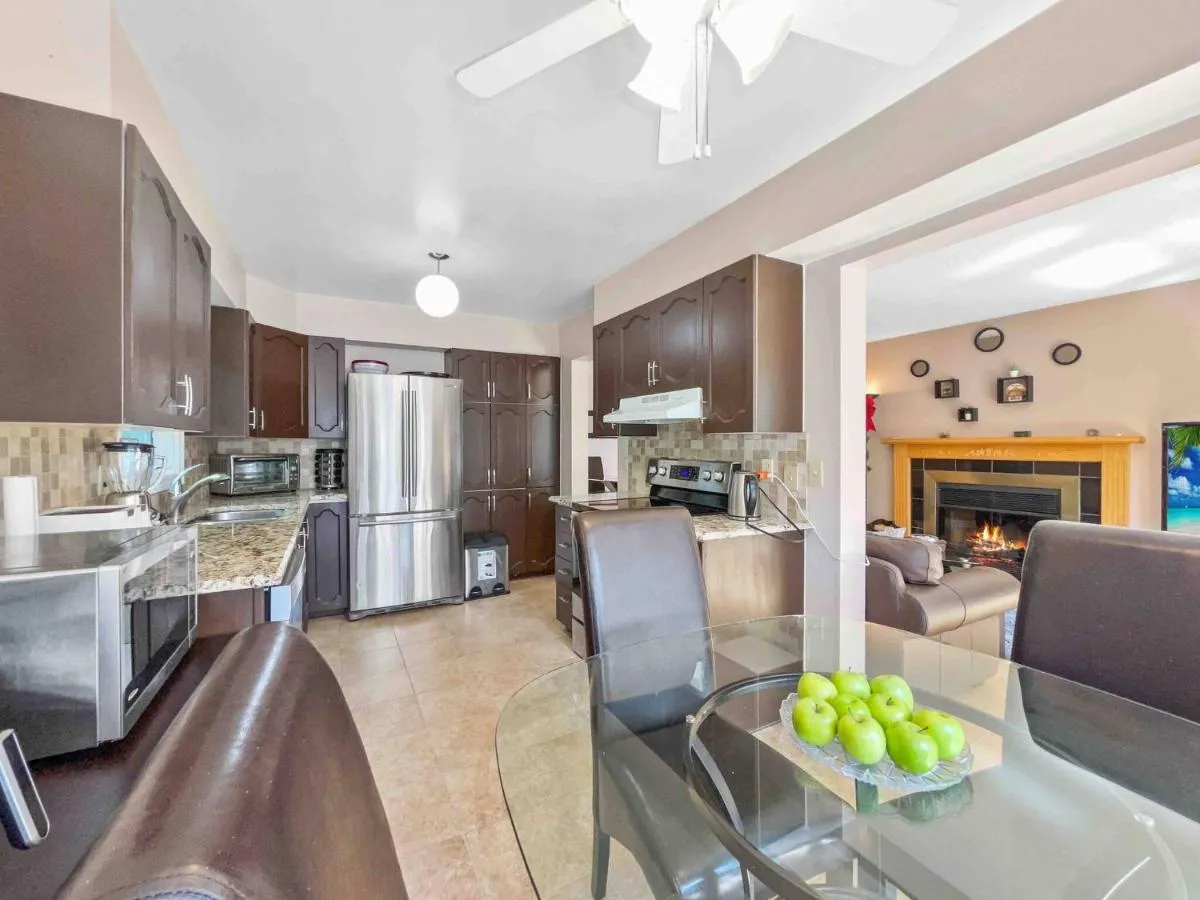 Image 3 of Spacious Family Home Close To Downtown with King Bed num1