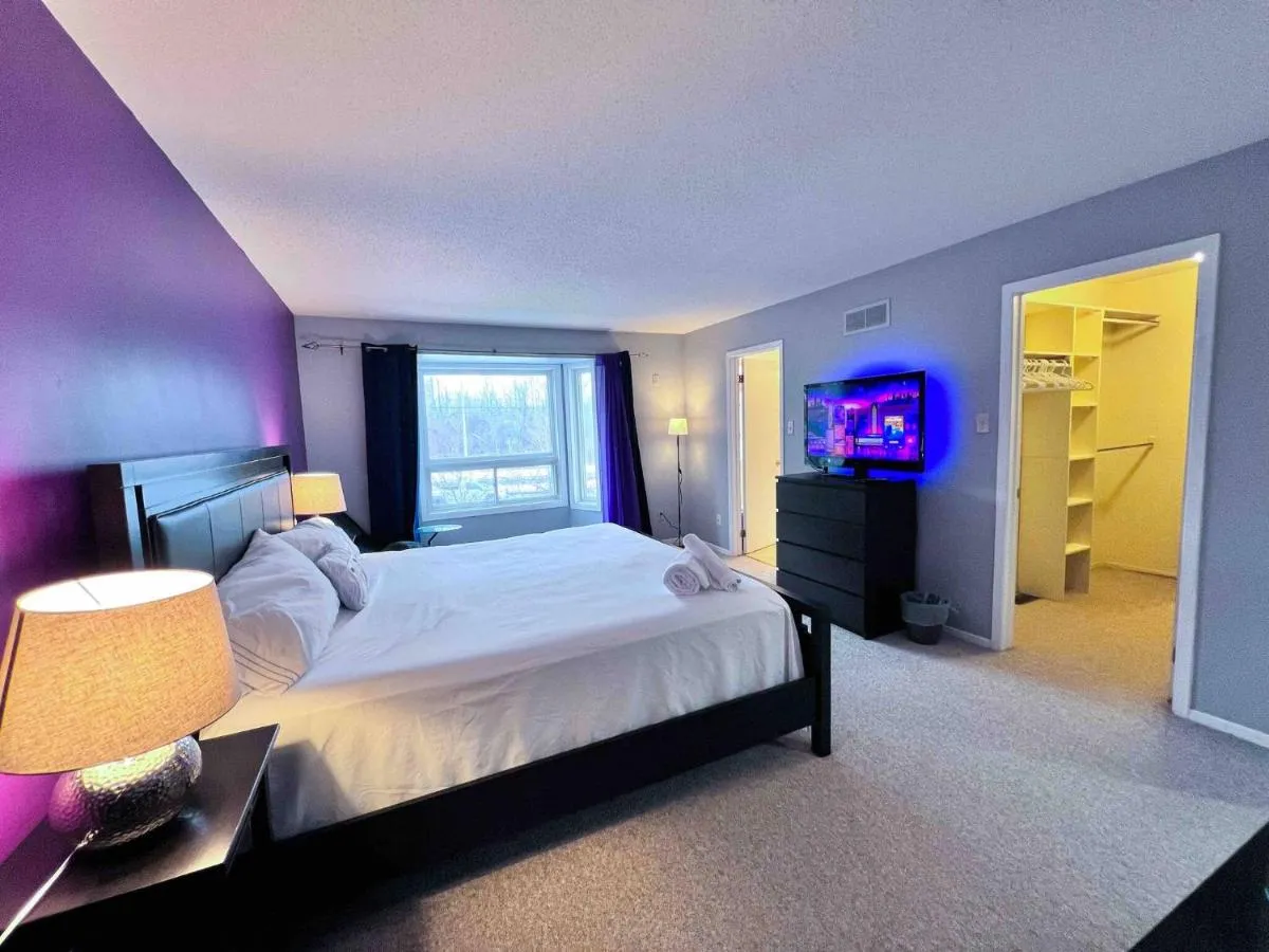 Image 6 of Spacious Family Home Close To Downtown with King Bed num1