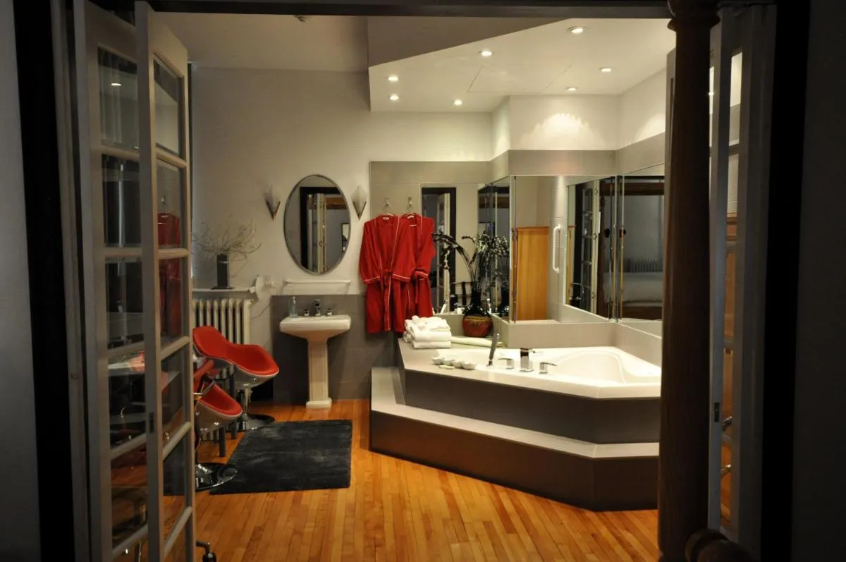 Image 2 of Swiss Hotel