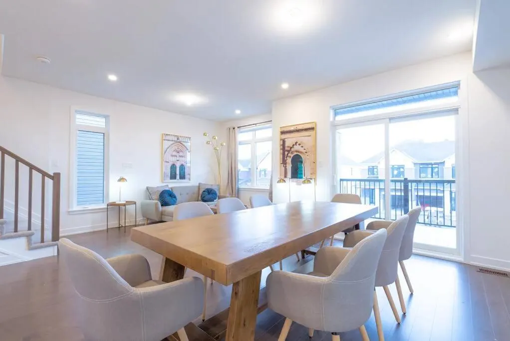 Image of 2 Bedroom Modern Home & Close to Airport Downtown