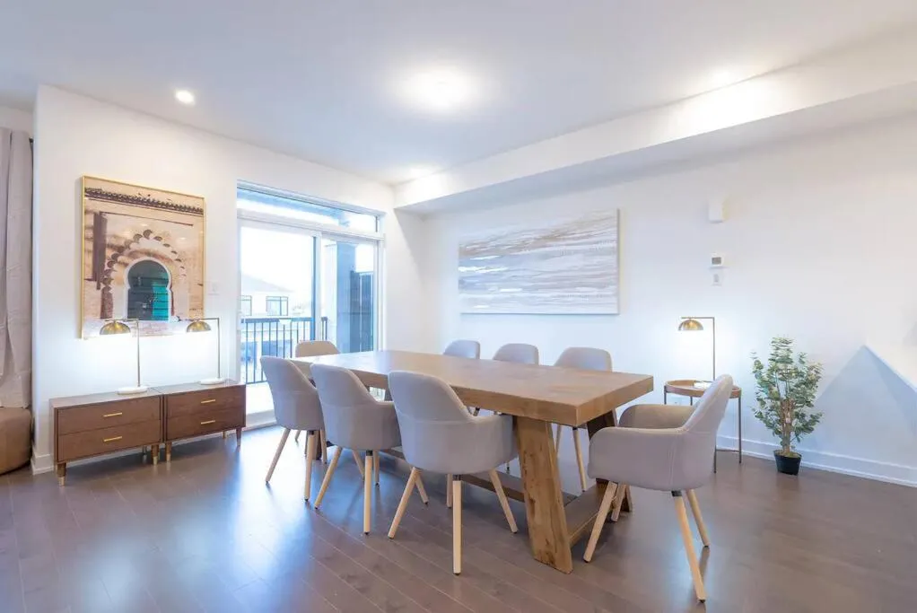 Image 1 of 2 Bedroom Modern Home & Close to Airport Downtown