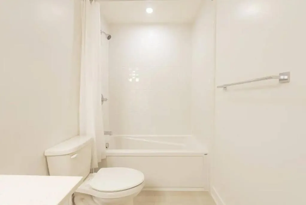 Image 4 of 2 Bedroom Modern Home & Close to Airport Downtown