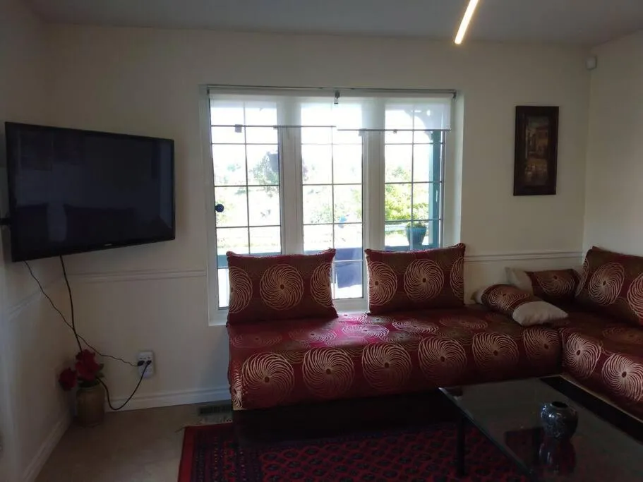 Image 1 of Beautiful Guest Home Riverfront Retreat 15 Min to Ottawa