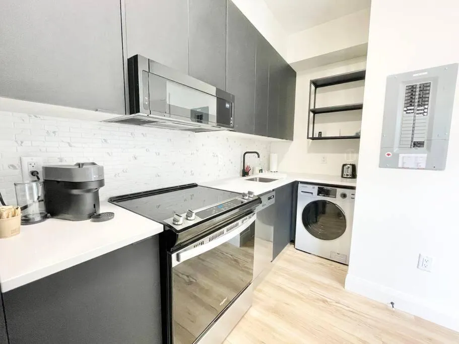 Image 6 of Charming 1 Bed Apt in Prime Westboro