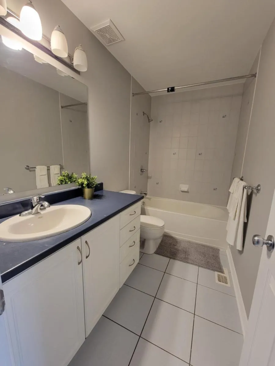 Image 1 of Cozy 3 bedroom town house 20 min from Ottawa down town and airport
