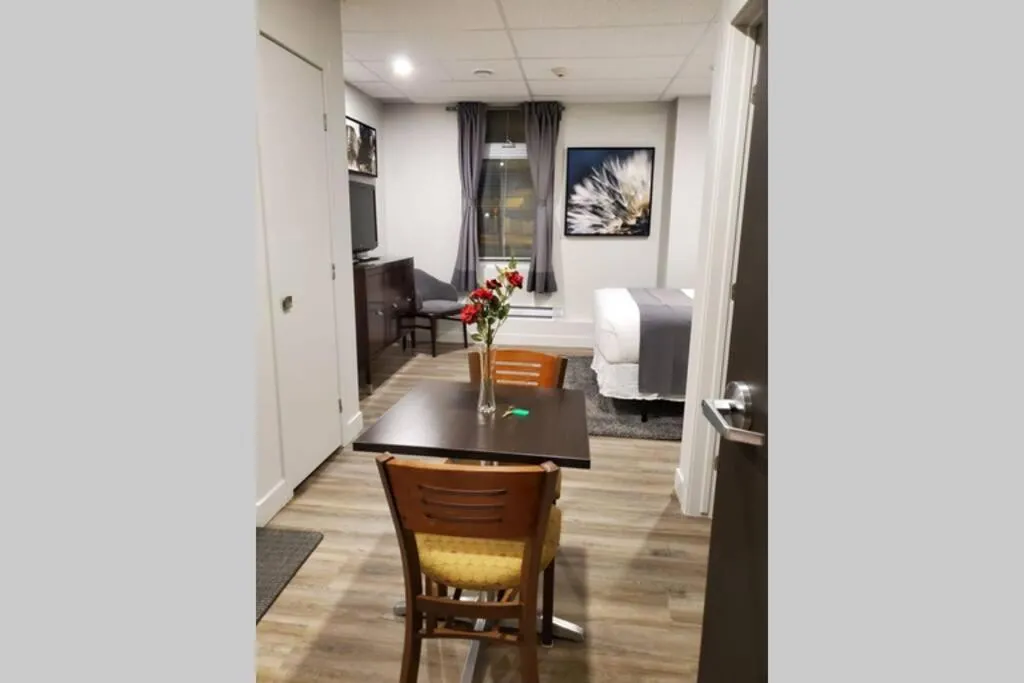 Image of Cozy Sweet Studio #6, 10 min to D.T. Ottawa