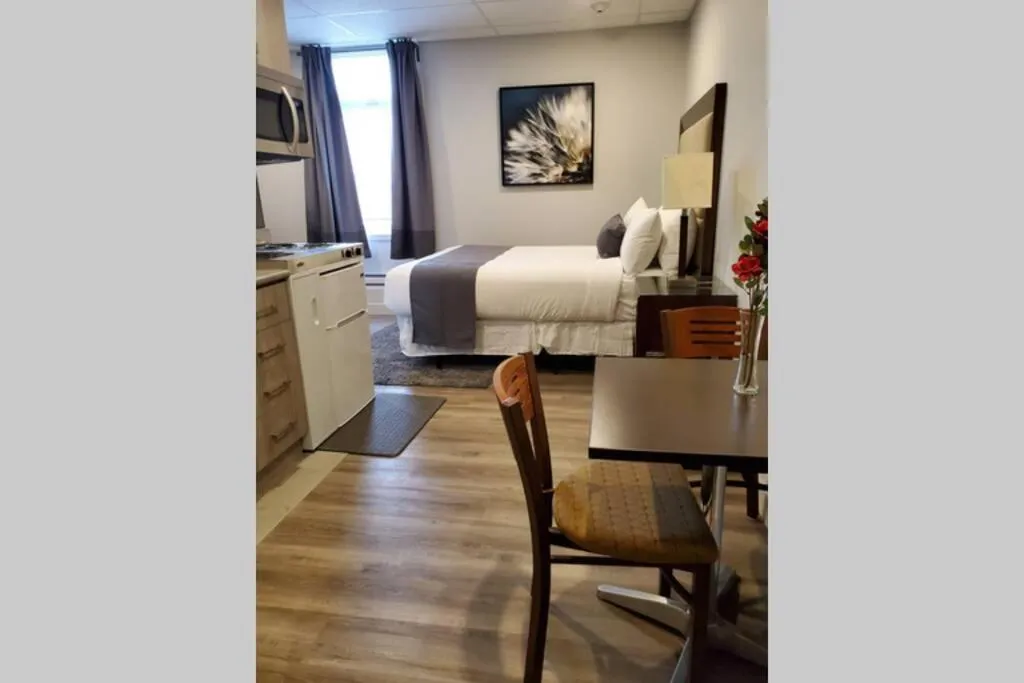 Image of Cozy Sweet Studio #7, 10 minutes to D.T. Ottawa