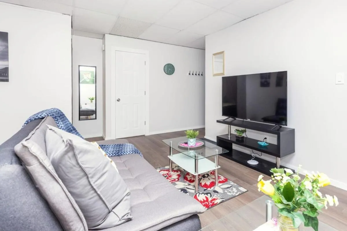 Image 4 of Modern 1BR Condo – Chinatown Near Little Italy