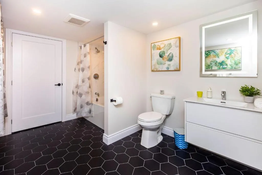 Image of Modern 1BR King Bed Near Rideau River & DT