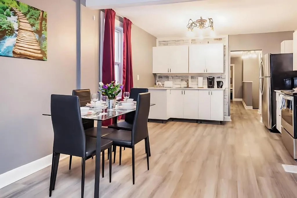 Image of Pet-Friendly 3BR Apartment – Near University & Byward Market