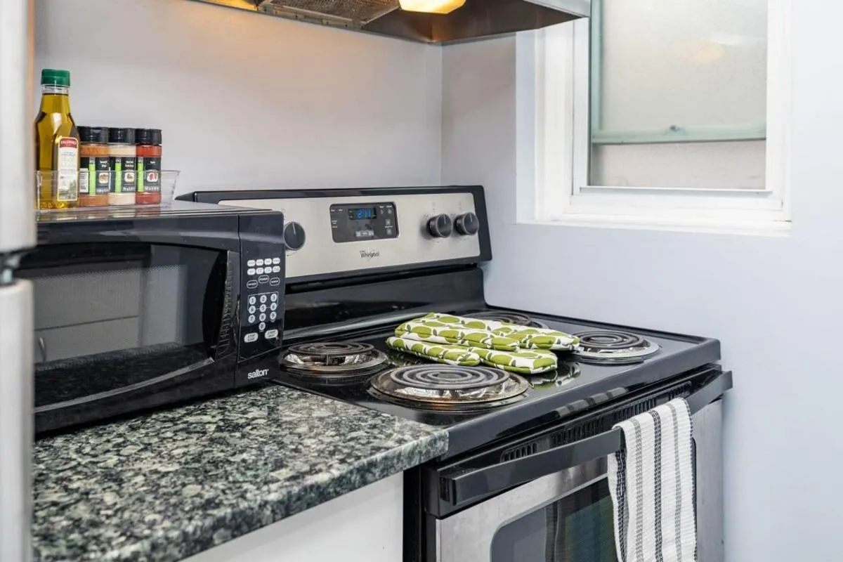Image 4 of Pet-Friendly Home – Near Chinatown & Little Italy
