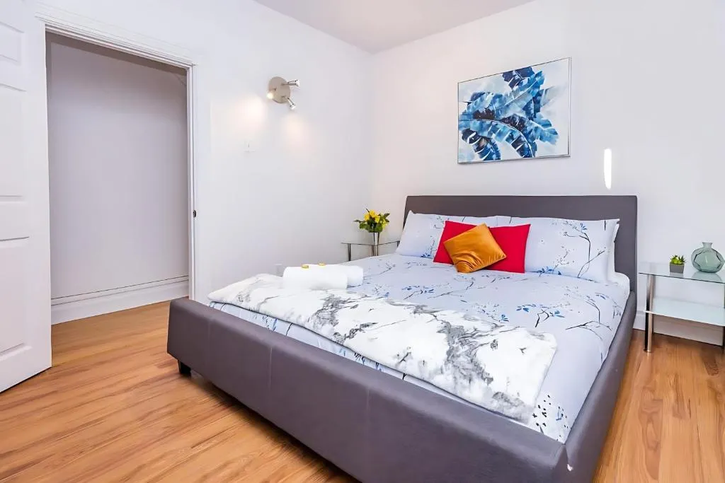 Image of Pet-friendly Apartment – Steps to Rideau Centre
