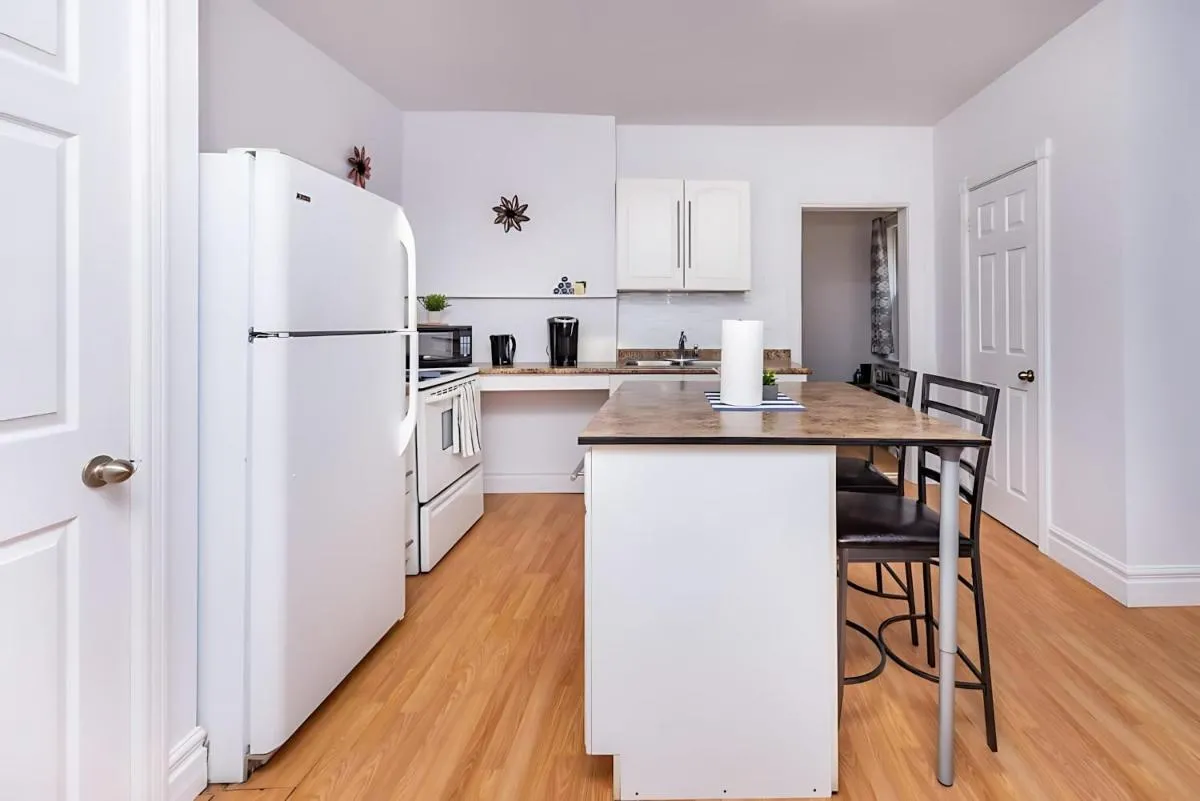 Image 5 of Pet-friendly Apartment – Steps to Rideau Centre