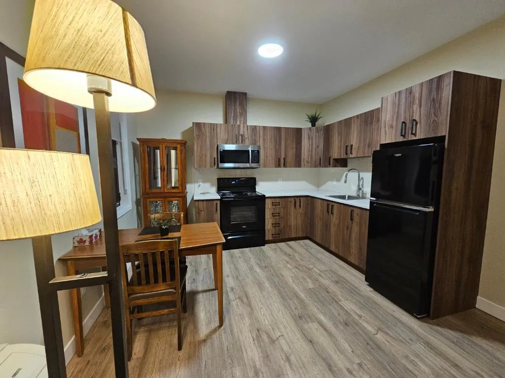 Image of Spacious 2 Bedroom Loft Apt #7
