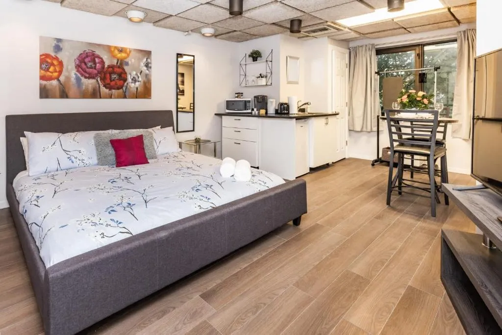 Image of Studio King Bed Apartment – Close to Chinatown