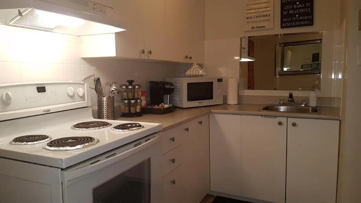 Image 3 of Three-Bedroom Apartment Sweet #6 by Amazing Property Rentals